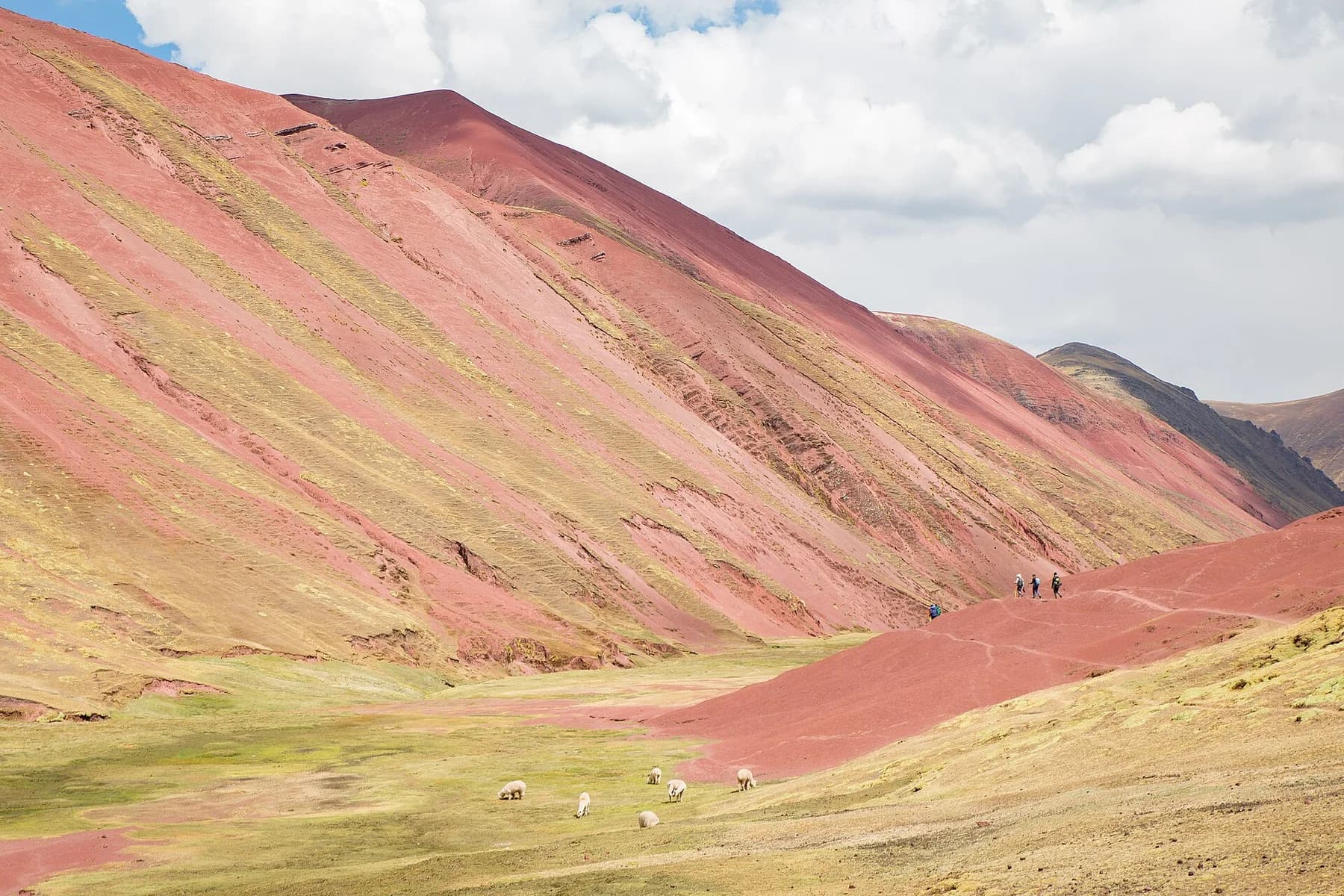 Paisajes rojizos del entorno de Vinicunca y Valle Rojo