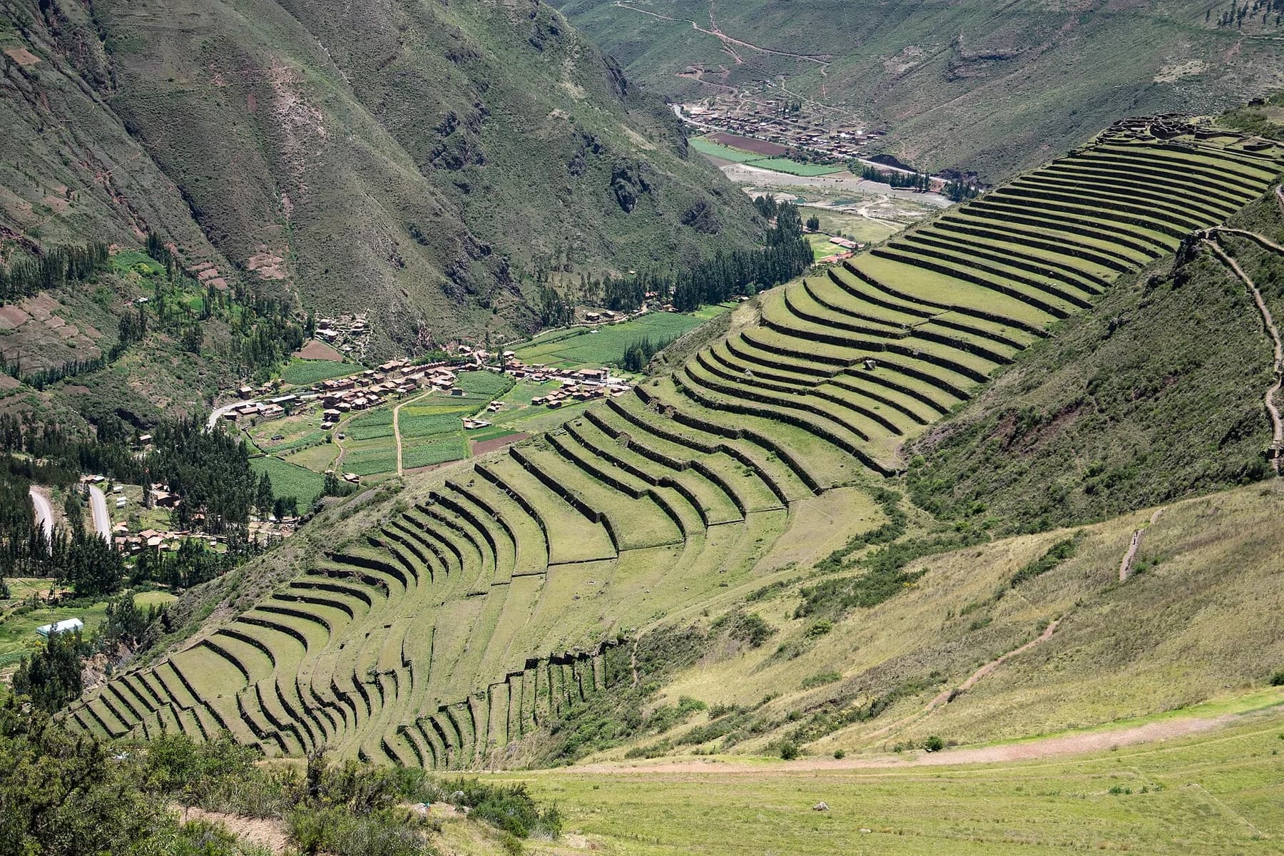 Complejo arqueológico de Pisac sobre el Valle Sagrado